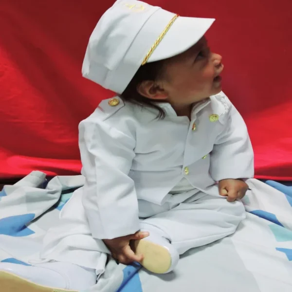 Traje de Bautizo para Niño Marinero Blanco – Conjunto Completo - Imagen 5
