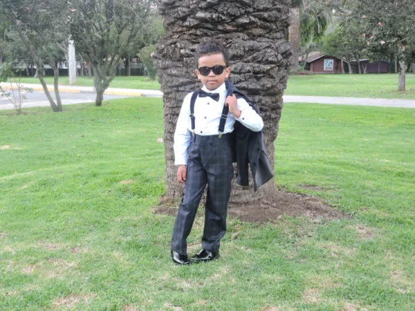 Traje Formal para Niño – Completo con Chaleco, Camisa y Corbata - Imagen 5