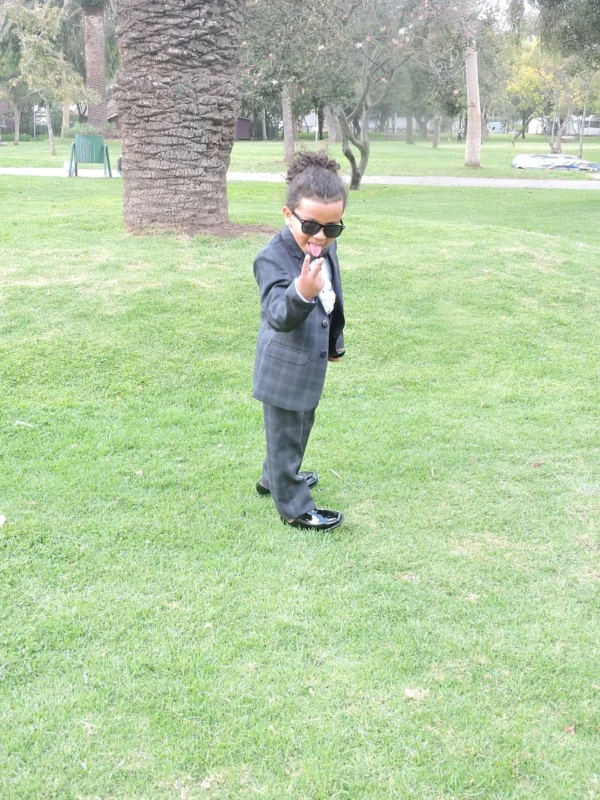 Traje Formal para Niño – Completo con Chaleco, Camisa y Corbata - Imagen 4