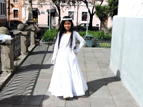 Vestido de Primera Comunión Sara para Niña – Algodón Corrugado - Imagen 3
