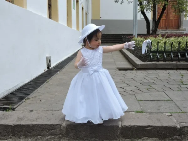 Vestido de Bautizo Emilia para Niña – Conjunto Completo - Imagen 4