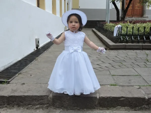 Vestido de Bautizo Emilia para Niña – Conjunto Completo - Imagen 2