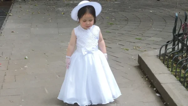 Vestido de Bautizo Emilia para Niña – Conjunto Completo