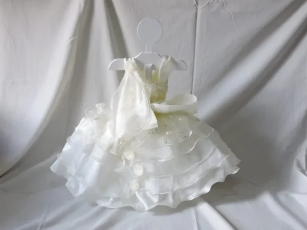 Vestido de Bautizo Beige Betsabé para Niña– Conjunto Completo - Imagen 2